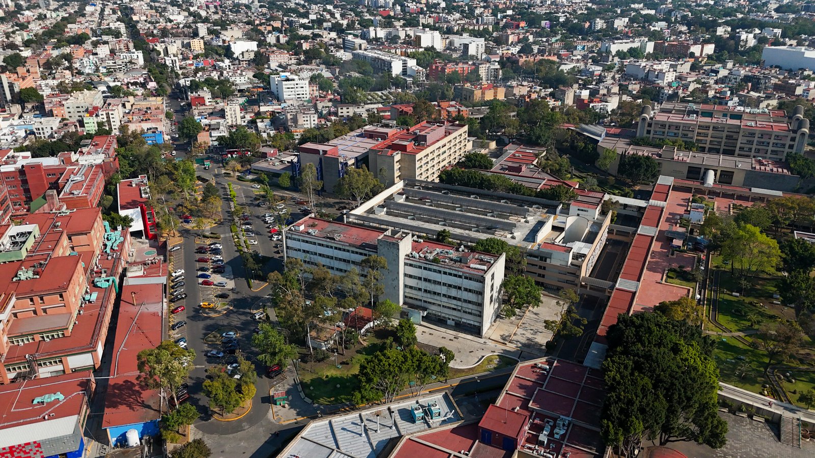 Vista aérea del Centro Médico Nacional Siglo XXI del IMSS en Ciudad de México