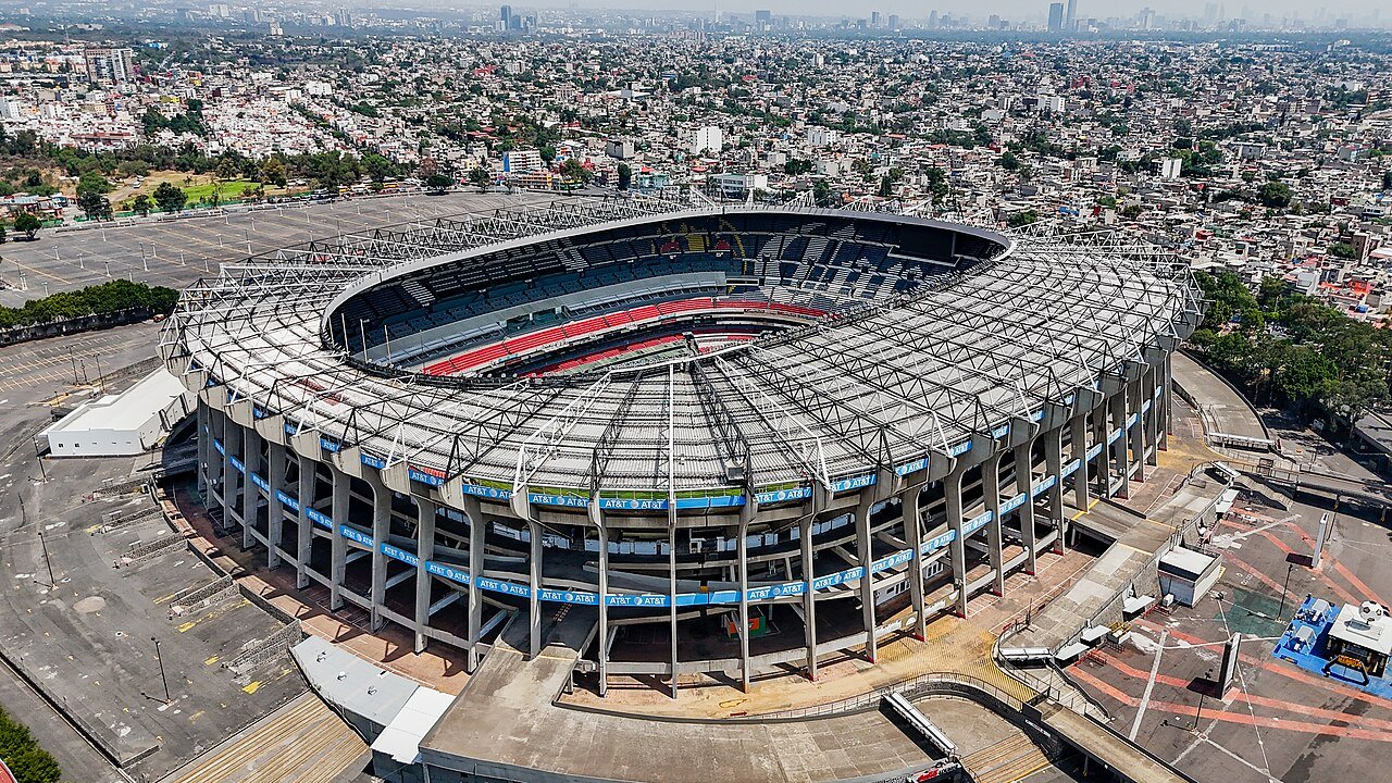 Vista aérea del Estadio Azteca en la Ciudad de México durante su remodelación