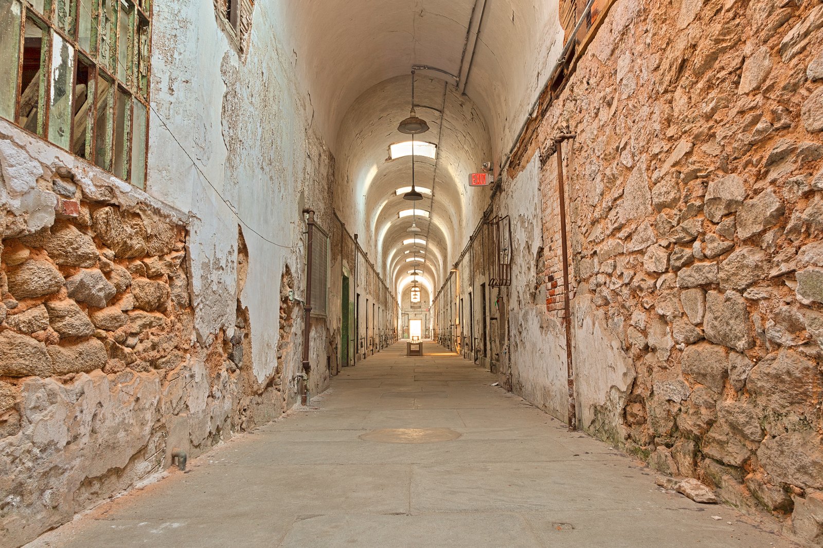 Corredor de una penitenciaría con celdas a ambos lados (foto de archivo).