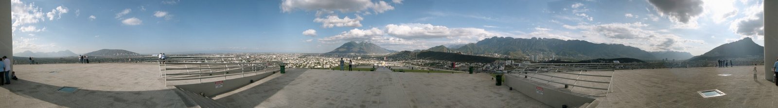 Vista panorámica de la zona metropolitana de Monterrey, Nuevo León