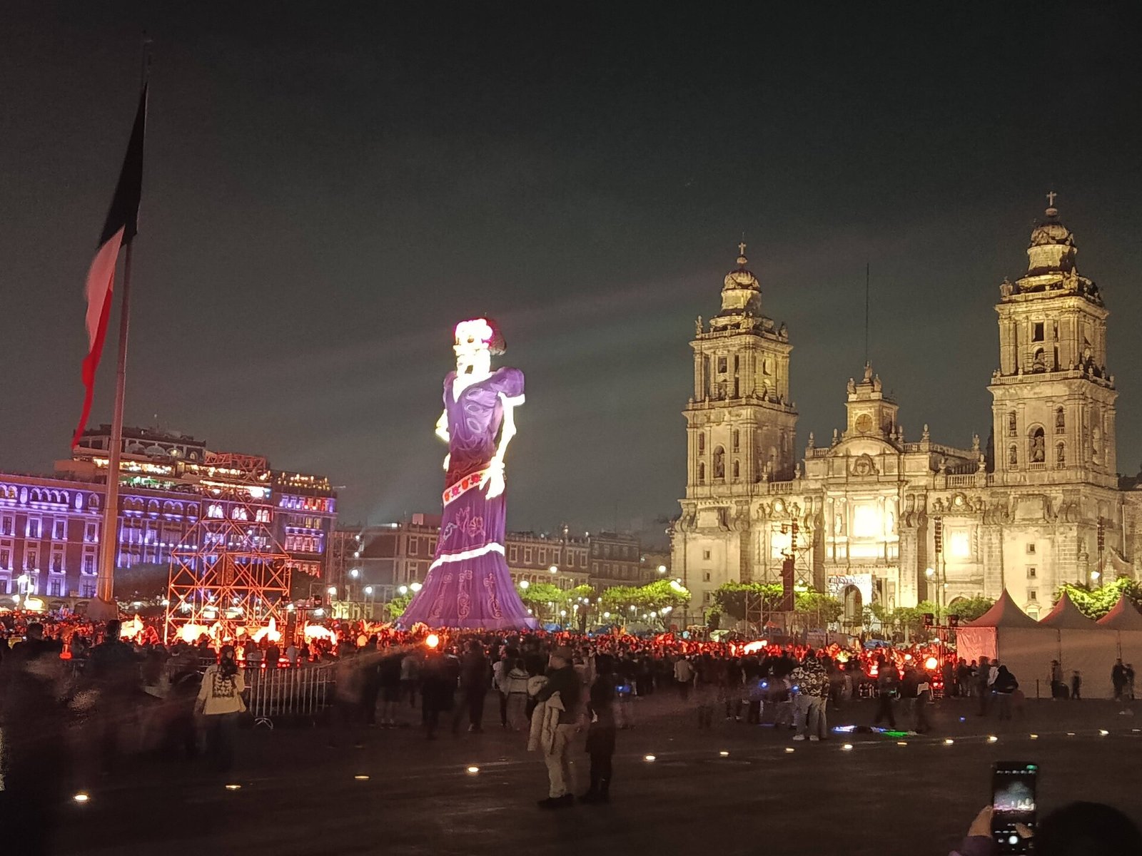 Catrina monumental de la Ofrenda de Día de Muertos en el Zócalo de la Ciudad de México.