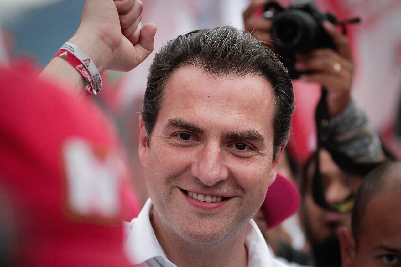 Adrián de la Garza Santos, alcalde de Monterrey, en un acto de campaña