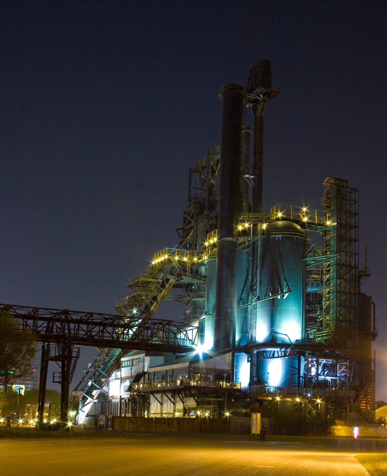 Estructura de la antigua planta siderúrgica en el Parque Fundidora de Monterrey