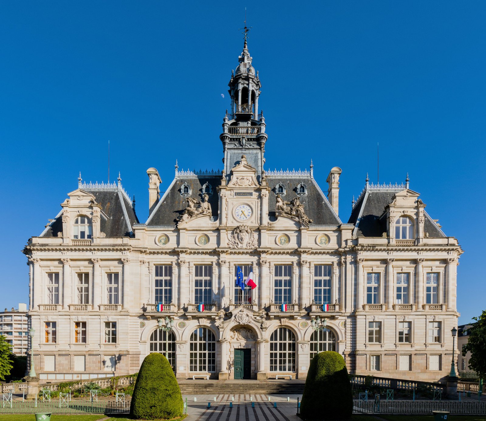 Fachada del ayuntamiento de Limoges, en Francia, antes del incendio de octubre de 2026
