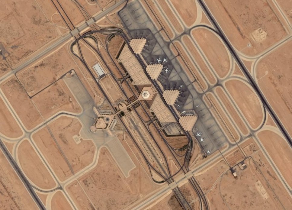 Vista satelital del Aeropuerto Internacional Rey Jaled en Riad, Arabia Saudita