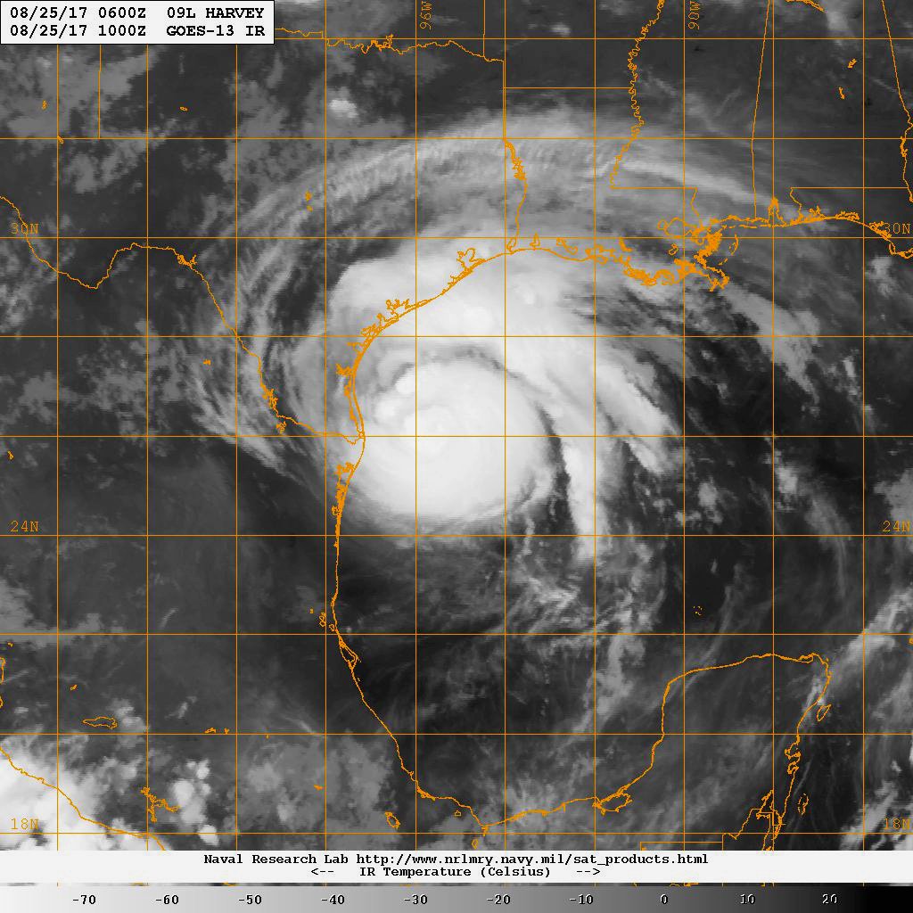 Imagen satelital infrarroja de un huracán categoría 2 sobre el océano